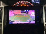 ガイドラインで車両間隔をつかみやすくなっています。バック時に見づらい場所や狭い駐車場で便利です♪