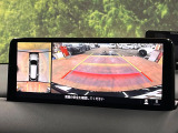 【マルチテレインモニター】車のフロントやサイドのカメラ画像を同時にモニター表示することで、悪路や狭い道を走行時でも周囲の状況確認ができ安心!本格SUVにうれしい装備です♪