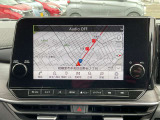 ハンズフリーフォン、VICS(FM多重)、ボイスコマンド、Bluetooth対応、USB接続、HDMI接続、Apple CarPlay ・ Android Auto 連携機能、AM/FMラジオ、NissanConnect サービス対応、iPod対応