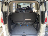普段のお買い物や通勤、送迎等に十分な荷室スペースを確保しております。セカンドシートを倒すと、大きな荷物の積載も可能です♪