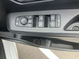 パワーウインドウ(フロントドア、スライドドア)(運転席・助手席・セカンド:ワンタッチ、キーオフ後作動、挟み込み防止機構付)