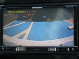 ★バックモニター搭載★ バック時目視しにくいクルマの周囲をカメラで映し出し、安全・安心駐車をサポート♪バックの苦手な方も後ろがハッキリ見えるので安心です☆