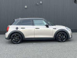 MINI正規ディーラーならではの品質の高い認定中古車を常時20台以上展示しております。