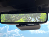 【スマートリヤビューミラー】後席の大きな荷物や同乗者で後方が確認しづらい時でも安心!カメラが撮影した車両後方の映像をルームミラー内に表示。クリアな視界で状況の確認が可能です!