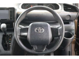 握りやすく、回しやすいステアリングは長時間の運転でも疲れを感じさせません!