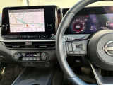 ハンドル周りには車両状態の確認やナビ操作が可能なステアリングスイッチを完備♪