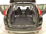 リアシートの背もたれを倒してさらに広々としたトランクスペースになります。段差も少なく荷物の出し入れもしやすくなっています。