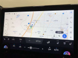 【14インチディスプレイオーディオ】各種オーディオ機能とスマホ連携機能を搭載。コネクティッドナビ対応。車載ナビ機能も搭載。機能の詳細につきましては、展示店舗までお尋ねください。