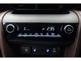★エアコンはオートタイプが装着済みです!オートモードにしておけば、車内温度を設定するだけで風の料や吹き出し口の切り替えを機械が行ってくれます!一年中快適な環境を作れますよ♪