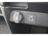 USBオーディオ用ソケットがついていますので携帯電話などを接続すれば音楽等の再生が可能です!