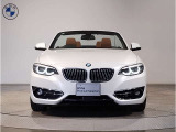 【キドニーグリル】BMWは約90年もの間、ほぼ全ての車両にひと目でBMWだと分かるこの特徴的なフロントグリルが備えられ、デザイン・アイコンとして親しまれてきました。