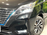 【LEDヘッドライト】悪天候や夜間走行時も良好な視界を確保し安心して運転できる高輝度LEDヘッドライトを装備!点灯速度が早く、消費電力も抑えられています。