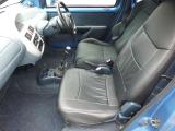 運転席純正もシートカバーついています。
