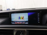 バックモニターを搭載していて、後ろを確認しながら安全に駐車できます。