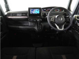 ◆視界広々で非常に運転しやすくロングドライブでも疲れを感じさせないすっきりとまとまったインパネ周りです。