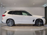 ご納車後も全国約200拠店のBMW正規ディーラーサービス工場にて保証対応いたします。お近くのBMW正規ディーラーをご案内の上、アフターメンテナンスをお受け頂けますので、安心してお乗りいただけます!!