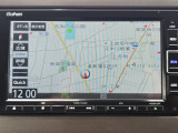 7インチ純正メモリーナビ(VXM-214VFi)を装着しています。目的地設定やルート案内もスムーズに行えます。