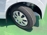 ホイールキャップ【145/80R12 ラジアルタイヤ】。優れた小回り性能★狭い路地裏もスイスイ走行!タイヤの溝も、まだまだ!くわしくはスタッフへ。