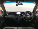 【前方視界】開放的な前方視界!運転がしやすく疲れにくいです♪窓が大きく、見通しがとっても良いおクルマですよ♪
