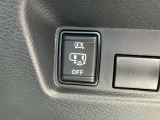 左右ともに大きく開く電動オートスライドドアだから、お子様からお年寄りの方でも乗降り便利です。