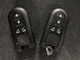 電子カードキーを携帯していれば、ドアハンドルやバックドアのリクエストスイッチを押すだけでドアの施錠・解錠気軽に出来ます。遠くはなれた場所からの操作も可能です。盗難防止のイモビライザー機能装備です!!!