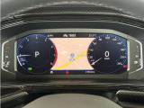 メーターはフルデジタルの&ldquo;Digital Cockpit Pro &rdquo;を装備。ステアリングのスイッチで表示内容の切り替えが可能です。