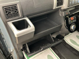 後部座席も広々♪大人4人がゆったりくつろぐことが出来る車内ですよ☆
