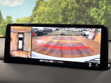 【マルチテレインモニター】車のフロントやサイドのカメラ画像を同時にモニター表示することで、悪路や狭い道を走行時でも周囲の状況確認ができ安心!本格SUVにうれしい装備です♪