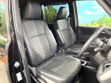 運転席まわりには十分なスペースがあり、大柄な方でもゆったり運転していただける環境です。
