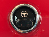 電動パワステなので、このスイッチを押せばアシスト量が増え、駐車時でもクルクルとステアリングを回せます。