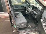 大きな窓で視界が良く運転がしやすいです