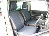 お車選びをお楽しみ頂けるよう、在庫車の展示スペースを十分に確保しております。
