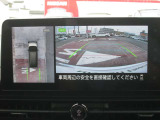 アラウンドビューモニター(車両を上から見たように表示)装着で車庫入れをサポート