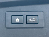 【パワーバックドア】スマートキーや運転席のボタンを押すだけでリアゲートが自動で開閉します!荷物を持っている時や、高い位置にあるバックドアを閉める際に便利な機能です♪
