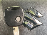 【キーレス】少し離れた場所からでもボタン一つでドアの開錠・施錠ができるのでとっても便利!ドアの鍵穴周りに傷をつけることもありません♪