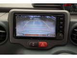 バックモニターがあれば車庫入れ時など、後ろが確認できて安心です。運転に自信がない方にはおすすめの装備です。ただし、バック時目視での確認も忘れずに。