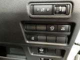 片側(助手席側)オートスライドドアです♪運転席のボタンやキーのボタンでも開閉できます!手荷物がいっぱいの時でも簡単にドアの開け閉めができるのでとっても便利です♪