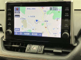 純正ナビを装備。タッチパネル式で使いやすく、お出かけもラクラクです。