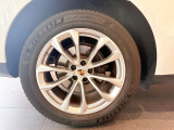 車両はすべて屋内にて保管しておりますので、綺麗な状態のお車をご覧いただけます。