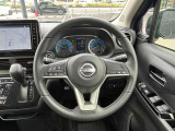 ハンドルは軽やかに回り、気持ちよく運転が出来ます。