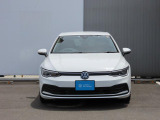 LEDマトリクスヘッドライト「IQ.LIGHT」を装備。フロントカメラで対向車や先行車を検知してLEDを個別で自在に点灯消灯の制御をし、最適な配光を可能にしたヘッドライトシステムでございます。