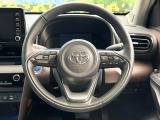 インテリアに合わせたデザインのステアリングは、運転される方のことも考え、運転しやすい形状、大きさです。是非一度、実際に触ってお確かめください。