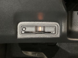ハンドルの左下にETCがついています。高速道路の料金所の通過も楽々です。 カードの取り出しもしやすい場所についています。