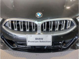 【キドニーグリル】BMWは約90年もの間、ほぼ全ての車両にひと目でBMWだと分かるこの特徴的なフロントグリルが備えられ、デザイン・アイコンとして親しまれてきました。
