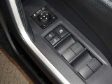 電動格納式ドアミラー・パワーウインドウを装備しています。