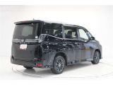 こちらの車は試乗車として使っていた車ですので状態も良く外観のキズなども比較的少ないです。