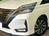 【LEDヘッドライト】悪天候や夜間走行時も良好な視界を確保し安心して運転できる高輝度LEDヘッドライトを装備!点灯速度が早く、消費電力も抑えられています。