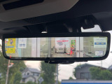【スマートリヤビューミラー】後席の大きな荷物や同乗者で後方が確認しづらい時でも安心!カメラが撮影した車両後方の映像をルームミラー内に表示。クリアな視界で状況の確認が可能です!