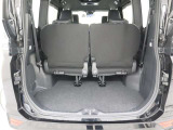 大きく開き荷物が積みやすい シートアレンジでスペースアップも可能です
