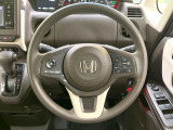 インテリアに合わせたデザインのステアリングは、運転される方のことも考え、運転しやすい形状、大きさです。是非一度、実際に触ってお確かめください。